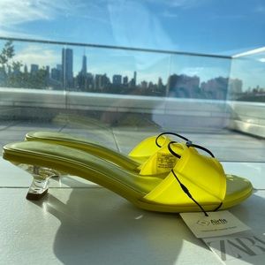 Rubber Kitten heel sandal. Size 6.5